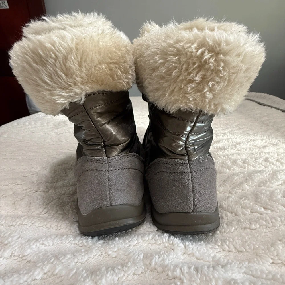 Kamik Snow Boots  sz 11 Women's Waterproof Metallic Silver Winter Boots Ski Hike